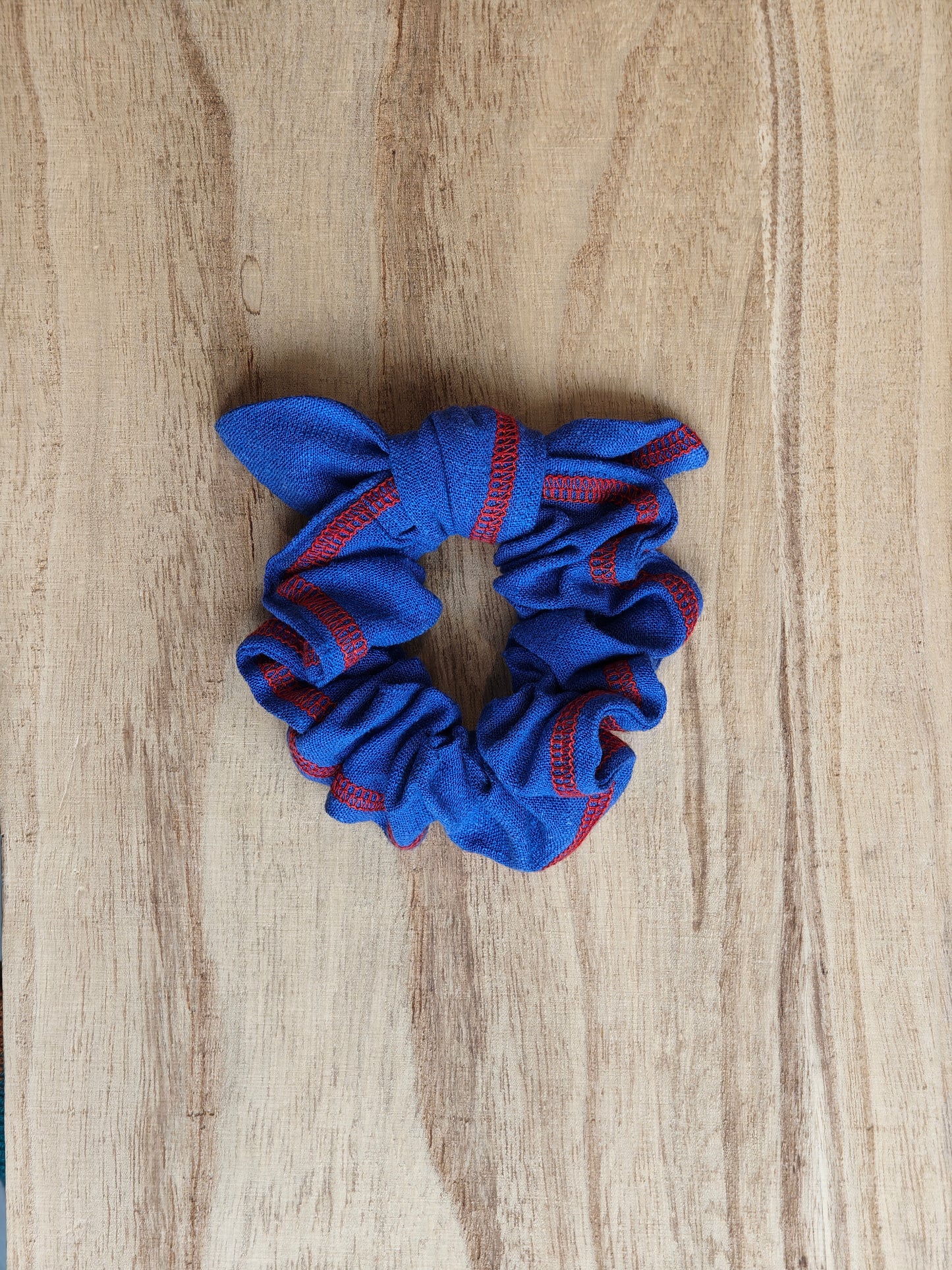 Scrunchie blue highlight