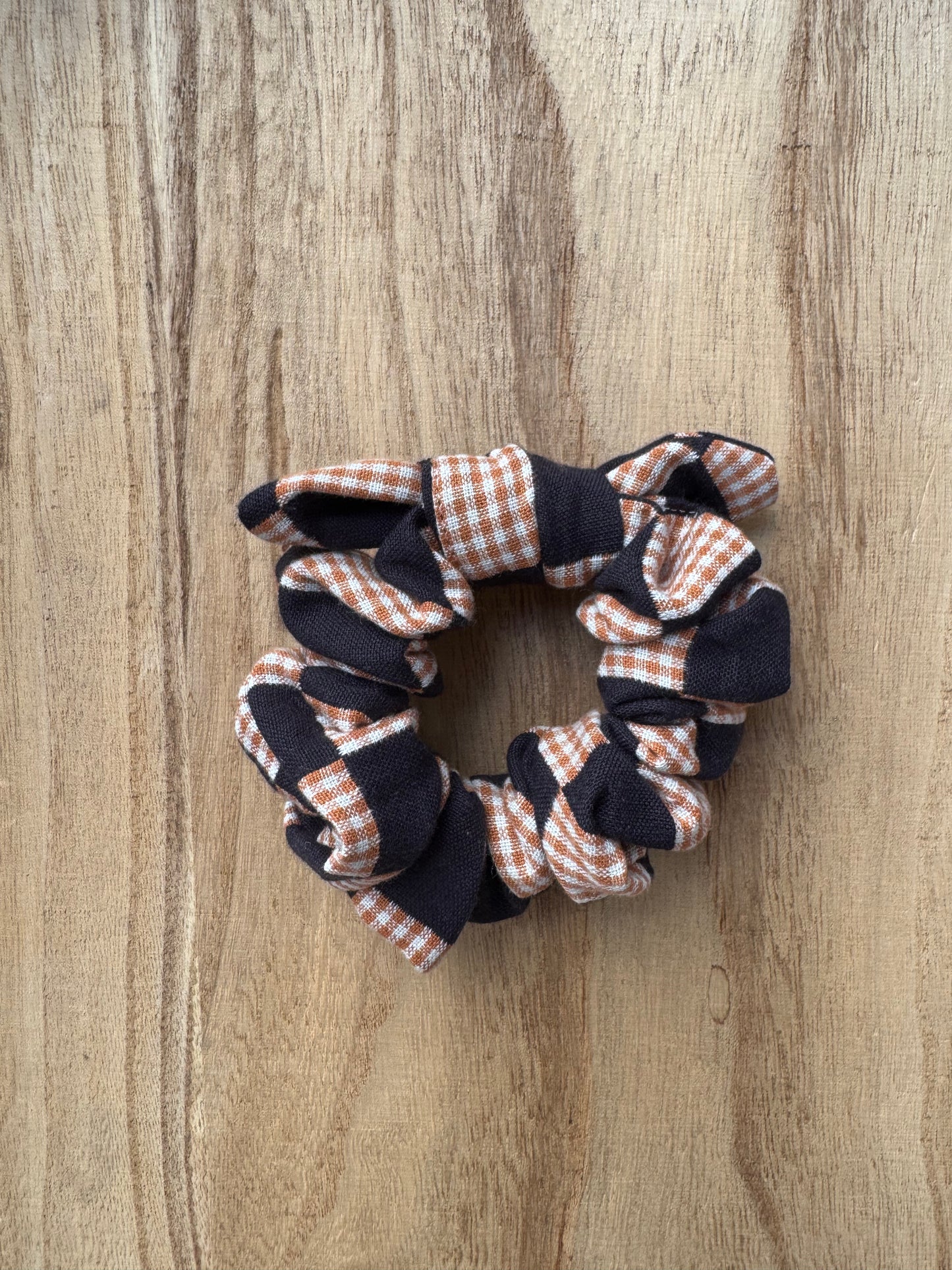 Scrunchie ebony checks